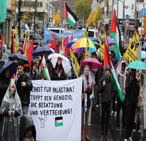 مسيرة في مدينة ديسلدورف الألمانية دعما لفلسطين  